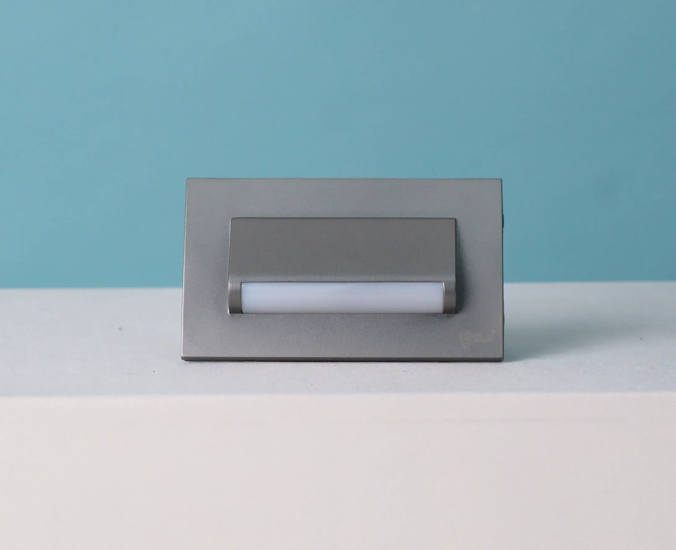 4m Western Grey Footlight