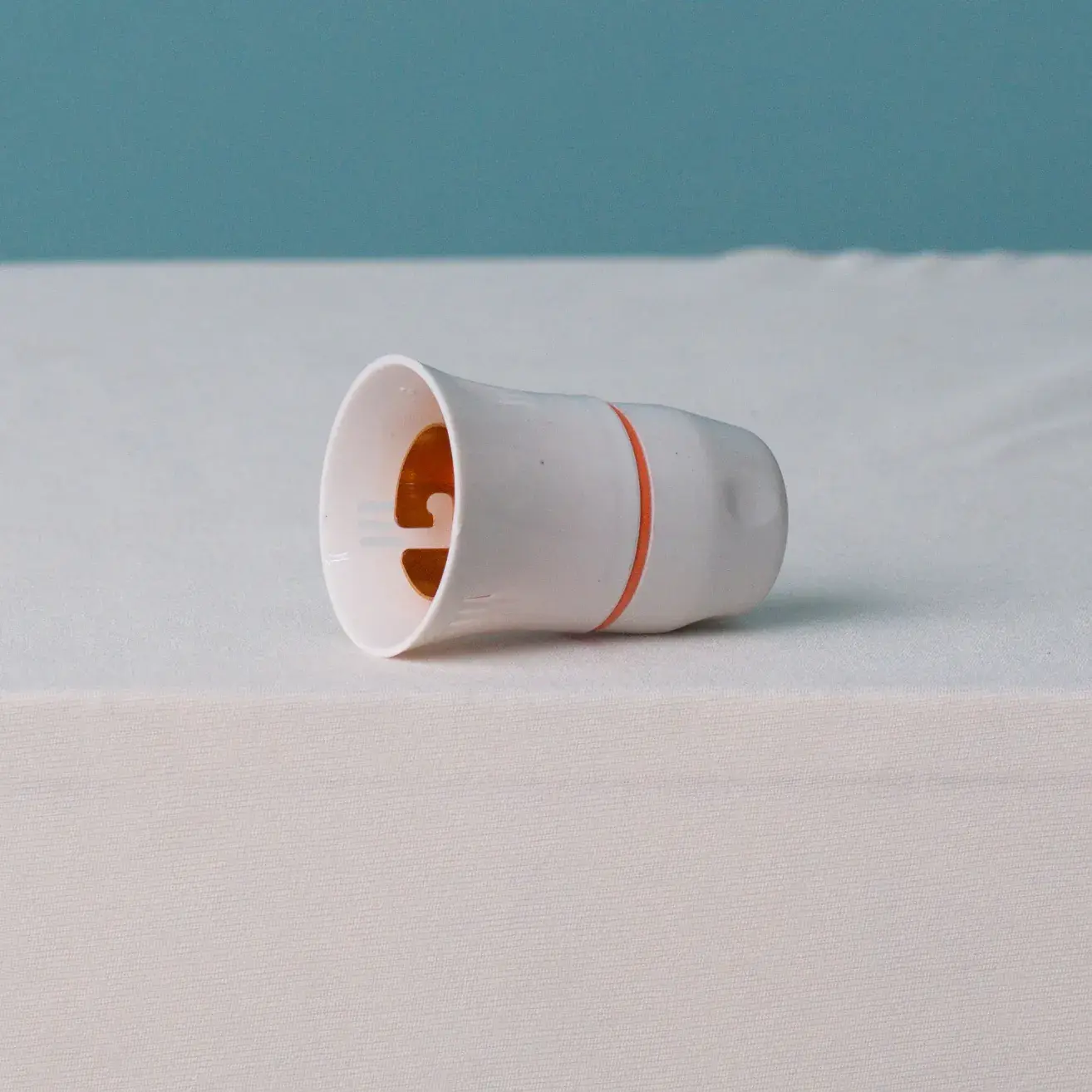 Pedent Holder White